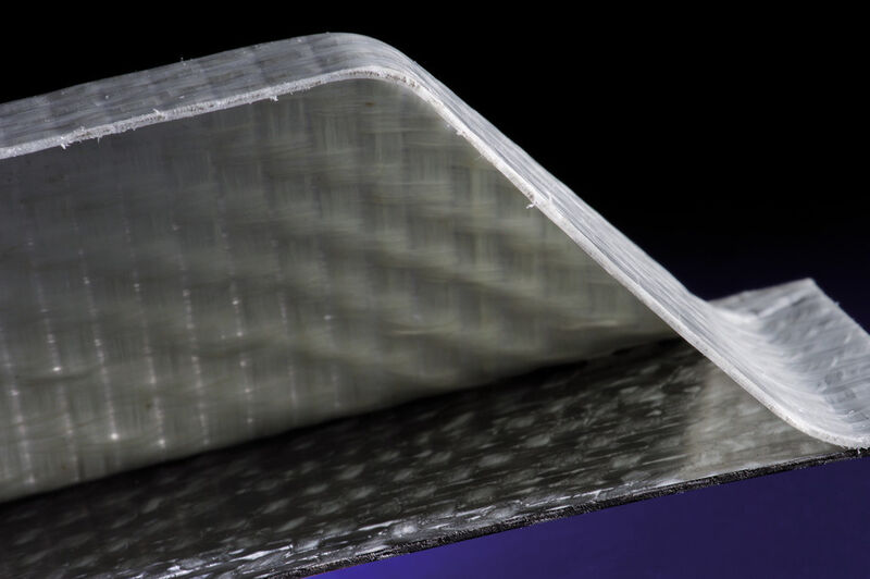 Laserstrahlgeschweißte und -geschnittene glasfaserverstärkte Kunststoffkomponente.  (Bild: Fraunhofer-Institut für Lasertechnik ILT)