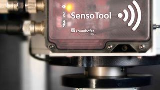 Das Senso Tool des Fraunhofer IWU ist ein taktiles Werkzeug. Es registriert Prozessgrößen dort, wo sie auftreten: direkt an den Wendeschneidplatten des Fräskopfes. (Fraunhofer IWU)