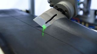 Die Ultraschallvibrationen  ermöglichen glatte, saubere Schnittkanten.  (Bild: Herrmann Ultraschall)