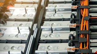 The battery refreshers! Lithium-ion batteries for electric vehicles become unbalanced over time, causing a significant drop in performance. However, Battery X Metals knows how to restore the balance. The Canadians have now been able to prove this through tests. (Image:Power Boy)