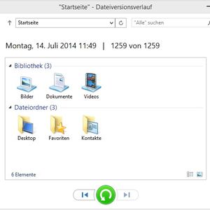 Im Explorer lassen sich über das Menüband die Sicherungen und Versionen aufrufen und wiederherstellen. Das Ganze funktioniert über Assistenten. Eine Wiederherstellung kann also jeder Anwender selbst durchführen.(Bild:  Joos)