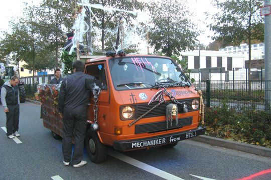 Auf dem Weg zu Hallween. (Archiv: Vogel Business Media)