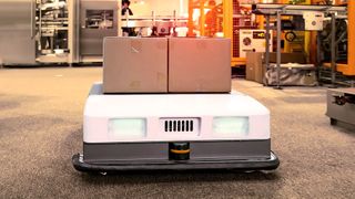 Bei Fahrerlosen Transportsystemen (FTS) wird häufig direkt an den Rädern die Geschwindigkeit erfasst, um die Sicherheitsanforderungen zu erfüllen. (TWK-Elektronik)