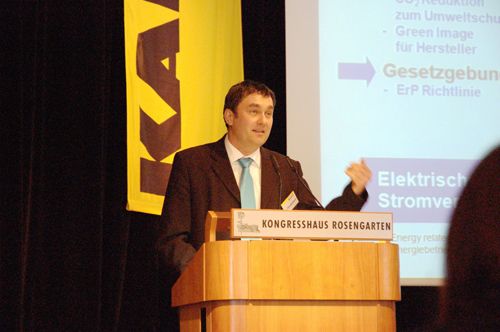 Wie Dr. Jörg Hassmann (Siemens) ausführte, steigern spezielle Werkstoffe nd neue Fertigungstechniken die Energieeffizienz elektrischer Antriebe.  (Archiv: Vogel Business Media)
