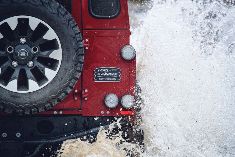 Eine kleine Plakette am  Heck verweist auf das exklusive Modell. (Bild: Jaguar Land Rover)