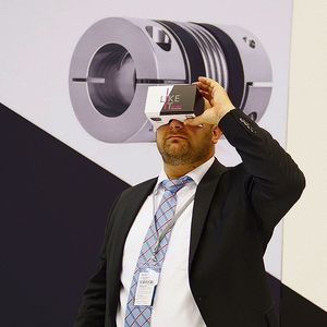 Mit der R+W-App können Messebesucher die Kupplung in der Virtual Reality erleben.