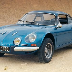 Der A110 wurde im Jahr 1962 auf dem Pariser „Salon de l’Automobile“ der Öffentichkeit vorgestellt. Sein vollständiger Name: A 110 Berlinette „Tour de France“.
