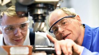 Bei den Handwerksberufen ging die Zahl der Neuabschlüsse um zwei Prozent zurück.  (Bild: industrieblick - stock.adobe.com)