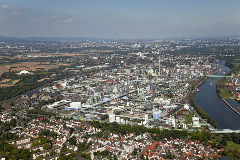 Der ca. 460 Hektar große Industriepark Höchst aus der Luft betrachtet. (Bild: Infraserv Höchst)