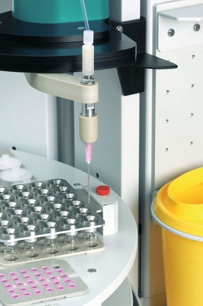 Liquid Handling: Pipettieren, Verdünnen und Abfüllen von klaren Lösungen. (Bildpromotion: Deutsche Metrohm) (Archiv: Vogel Business Media)