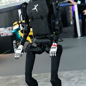 Physical AI, die aktiv mit der Umgebung interagiert, gilt als Revolution in der Robotik. Hier ein humanoider Roboter auf der Reply Xchange.(Bild:  Sandra Eckhardt)