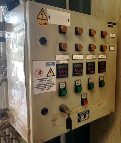 Bis zur Umrüstung mussten die Mitarbeiter Füllstände umständlich manuell abfragen und das Volumen mit einer Tabelle errechnen. (Bild: Hans Turck GmbH & Co. KG)