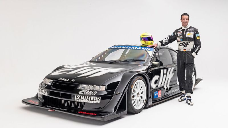 Am 2. Juni 1985 steuerte Manuel Reuter seinen ersten DTM-Rennwagen, einen Ford Sierra XR4Ti. Drei Monate später folgte auf dem Nürburgring der erste Podiumsplatz, ein Jahr darauf der erste Rennsieg. Zusammen mit Bernd Schneider und Frank Biela bildete er bei Ford das Junior-Team. Ende 1992 kam Manuel Reuter über den Umweg des Opel-Testfahrers wieder in die DTM zurück. Hier war er eng in die Entwicklung des Opel Calibra V6 eingebunden. (Bild: Opel Automobile GmbH)