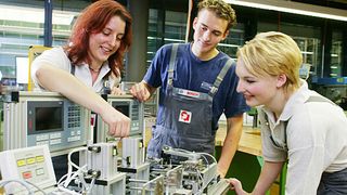 Insbesondere für junge Mitarbeiter ist Lob von Vorgesetzten wichtig. (Bild: Bosch)