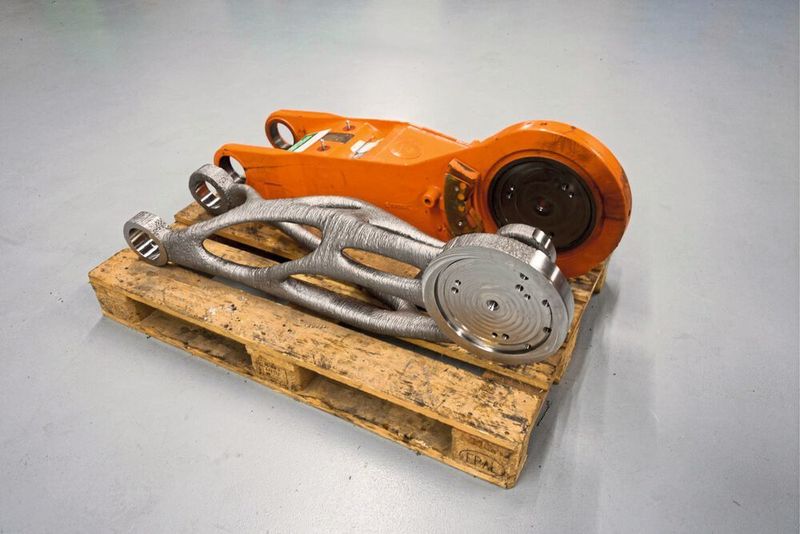 Gemeinsam mit MX3D hat Altair den Schwenkarm eines Industrieroboters per WAAM-Verfahren additiv gefertigt. (MX3D, Altair)