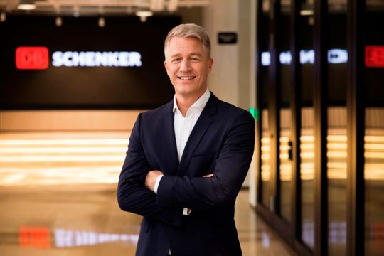 Neuer Vorstand Kontraktlogistik bei DB Schenker: Dr. Niklas Wilmking. Er besitzt über 20 Jahre Führungserfahrung im Konzern.(Bild:  DB Schenker)