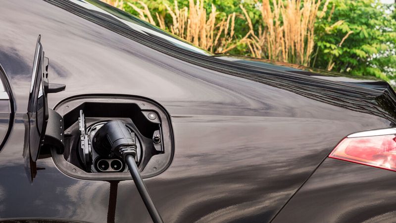Bei Dienstwagen liegen Kraftstoffverbrauch und CO2-Ausstoß laut ICCT-Studie drei- bis viermal höher als im NEFZ-Prüfzyklus. Bei Dienstwagen liegen Kraftstoffverbrauch und CO2-Ausstoß laut ICCT-Studie drei- bis viermal höher als im NEFZ-Prüfzyklus.