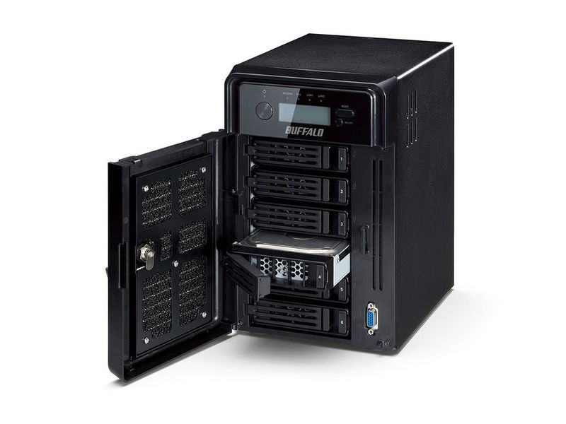 Die sechs 3,5-Zoll-HDDs dienen komplett als Datenspeicher, das Betriebssystem residiert auf einer separaten SSD. (Bild: Buffalo)