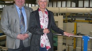 Mit der neuen Anlage wollen Christian Jünemann und Christiane Sieper-Meyer, beide Geschäftsführer, eine höhere Produktivität erreichen. (Bild: Julius vom Hofe)