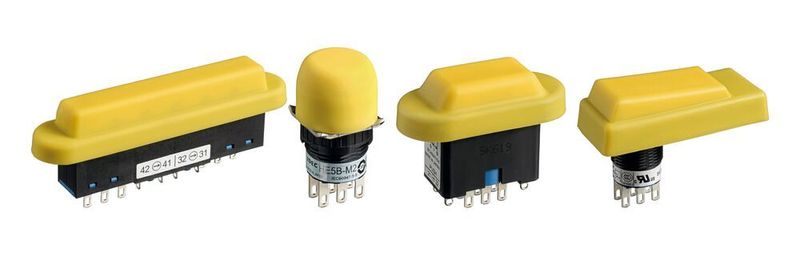 Die 3-stufigen Zustimmtaster der Serie HE sind in unterschiedlichen Formen und Größen lieferbar (v.l.n.r.: HE2B, HE5B, HE6B und HE3B).  (apem)