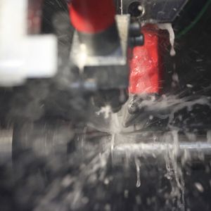 Bild 1: MEKSS-Kühlstrategie bei der Zerspanung von Titanlegierungen.