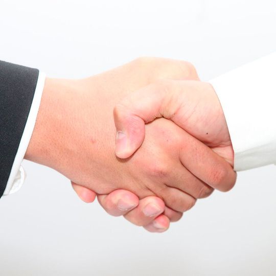 Mit mehr als 1600 Mitarbeitern weltweit ist die neue Organisation einer der weltweit größten Anbieter von Pharmainformationslösungen auf dem Markt.(Bild:  gemeinfrei /  Pixabay)