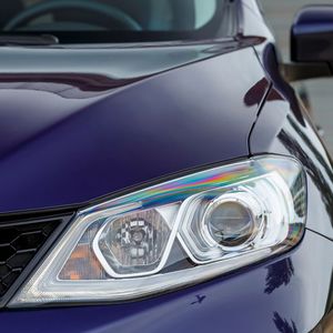 Die LED-Scheinwerfer stehen dem Auto gut, kosten aber 600 Euro Aufpreis außer in der Spitzenausstattung Tekna.(Foto: Nissan)
