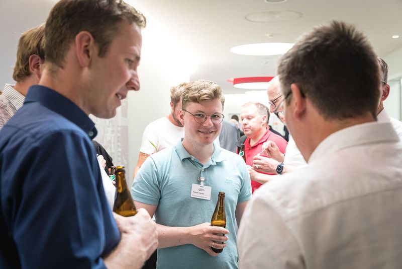 Anwenderkongress Steckverbinder 2023: Tag 1 mit Basisseminaren, Podiumsdiskussion und Posterslam. (Bild: Stefan Bausewein)