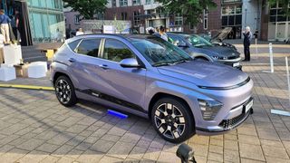 Die Elektroversion des Hyundai Kona soll im Herbst ab 42.500 Euro auf den Markt kommen. (Bild: Wehner - VCG)