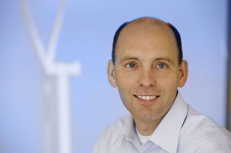 Martin Fischer, Geschäftsführer der AMSC Windtec: „Als Systementwickler liefern wir die Technologie für Windkraftanlagen und konzentrieren uns dabei auf die optimale Kombination von Maschinenbau, Elektrotechnik und Software“. (Archiv: Vogel Business Media)