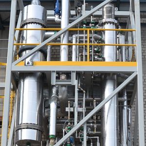 In dieser Anlage entsteht 5-Hydroxymethylfurfural aus Biomasse. Die Verbindung kann als Ausgangsstoff für viele Materialien fungieren.