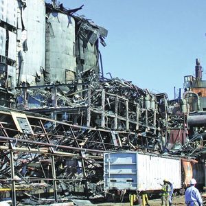 Abb. 1: Eine Staubexplosion bei der Imperial Sugar Co. in Fort Wentworth, GA, (USA) forderte 14 Todesopfer und 38 Verletzte. 