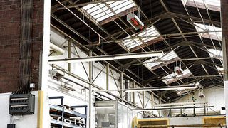 Mit Wärme-Contracting und einem neuen Heizsystem auf Basis von Hellstrahlern und Dunkelstrahlern konnte die Welger Maschinenfabrik 40% ihrer Energiekosten sparen. (Archiv: Vogel Business Media)