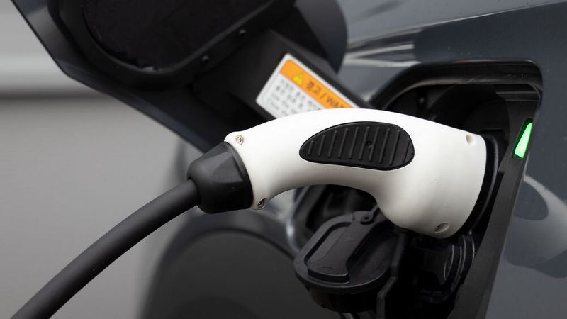 Laden kann das Elektro-SUV nur einphasig, daher braucht er an der Wallbox rund 11 Stunden für einmal Vollmachen. (Ssangyong)