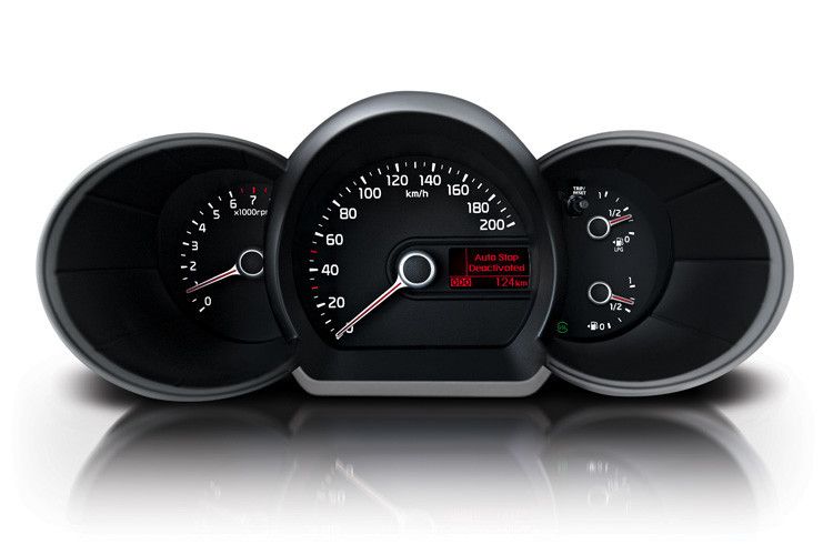 Der Picanto LPG verfügt über zwei Tankuhren: eine für das Benzin, eine andere für das Autogas. (Foto: Kia)