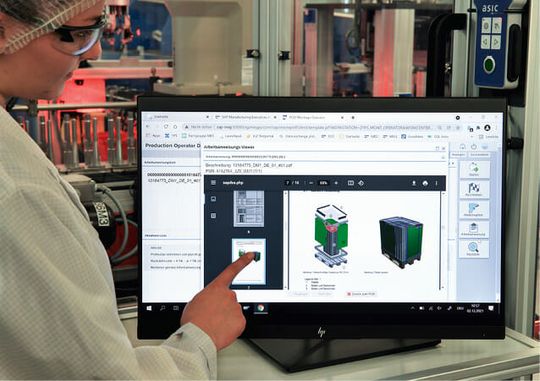 (In SAP ME integrierte digitale Arbeitsanweisungen sorgen bei Ypsomed für sichere, papierlose Prozesse. Bild: IGZ)