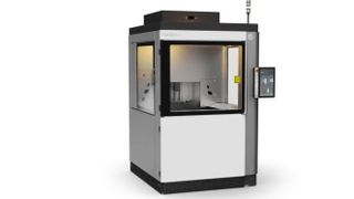 Auf der Rapid + TCT 2026 stellt das 3D Systems den SLA 825 Dual vor – ein neues Stereolithografie-System, das die Produktionsleistung steigert und gleichzeitig die für industrielle Fertigung notwendige Präzision und Konsistenz gewährleistet.  (Bild: 3D Systems)