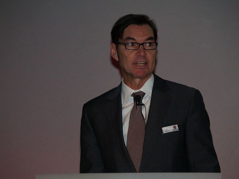 Klaus Schühle, Leiter Homologation, ging unter anderem auf die neuen Motoren sowie die Einzelradaufhängung an der Hinterachse ein. (Archiv: Vogel Business Media)