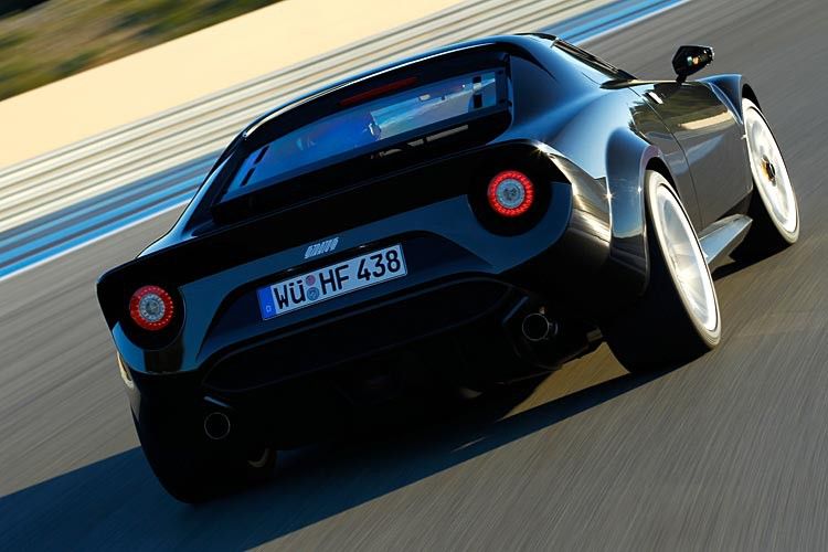 ... die Höchstgeschwindigkeit beträgt 274 km/h. Mehr verhindert die Hinterachsübersetzung, die besseren Beschleunigungswerten den Vorrang gibt. (Foto: New Stratos GbR)