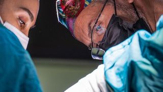 Carrying resistant bacteria only becomes a problem if patients develop an infection, which can happen during hospitalisation. (Source: free licensed)