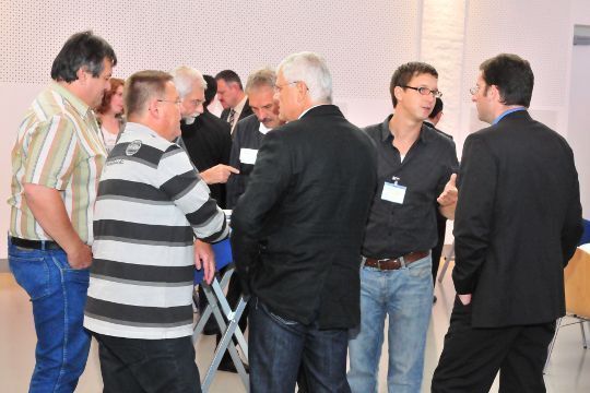 Zusätzlich zu den Informationen bot das Forum „Auto und Ausbildung“ viel Gelegenheit für einen Erfahrungsaustausch unter Ausbildern, Lehrern und Trainern. (Archiv: Vogel Business Media)