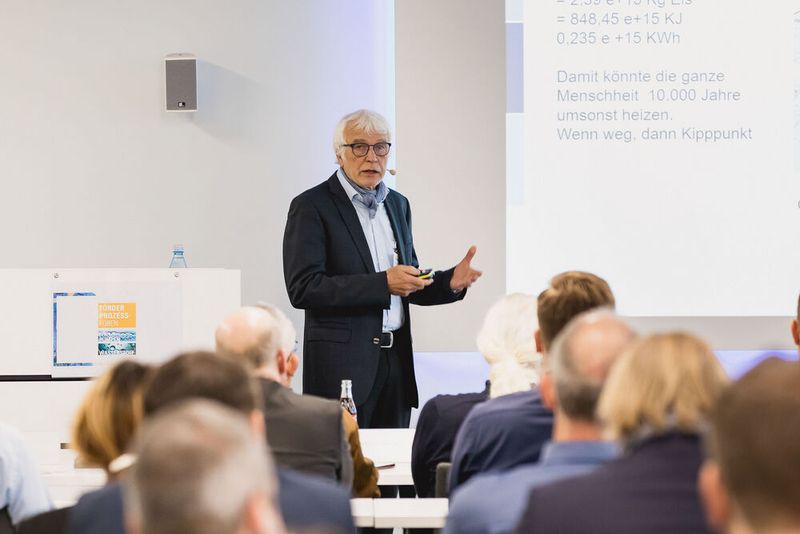 Keynote von Prof. Dr.-Ing. Eberhard Schlücker: Welche Rolle kann Wasserstoff für Industrie und Gesellschaft spielen? (Bild: Stefan Bausewein)