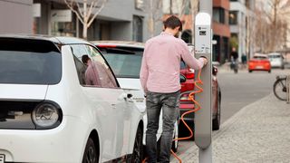 Ubitricity bringt seinen Laternenlader „Heinz“ nach Deutschland. (Bild: Ubitricity)