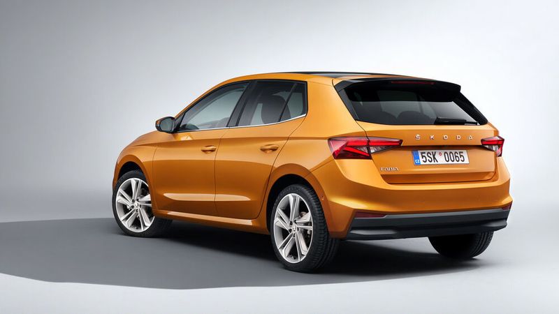 Von hinten erinnert der Fabia an die SUV-Modelle der Tschechen.  (Skoda)
