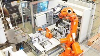 Kasto Maschinenbau ist der Meinung, dass der Stahlhandel ohne Automatisierung, Digitalisierung und vernetzte Systeme nicht mehr zukunftsfähig ist. Das betreffe die ganze Prozesskette, vom Lager bis zur Säge. Hier ein Roboter, via Kastosort in den Prozess integriert. (Kasto)