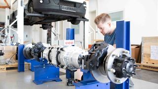 Die Erstplatzierten Dipl.-Ingenieure Rainer & Oliver Puls hat einen Elektromotor für Nutzfahrzeuge entwickelt, der durch leichtbau 80 % leichter ist als herkömmliche Antriebe mit gleicher Leistung. (Dipl.-Ingenieure Rainer & Oliver Puls GmbH)