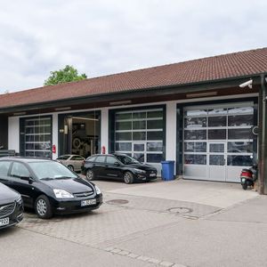 Auch dieses Nachbargebäude wurde vom Autohaus Frisch übernommen und umgebaut.(Bild:  Diehl – VCG)