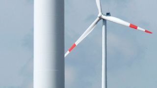 Türme von Windkraftanlagen vor Korrosion schützen: Bei den Turmsegmenten funktioniert das bereits, gegen Korrosion zwischen den Flanschblättern gibt es jetzt eine Lösung. (Bild: Stefanie Michel)