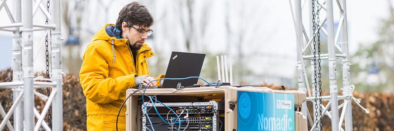 Im zweiten Quartal dieses Jahres plant das Fraunhofer-Institut einen Feldversuch mit seinem Nomadic Node auf dem Flugplatz Schönhagen in Brandenburg(Bild:  Paul Hahn/ Fraunhofer Fokus)