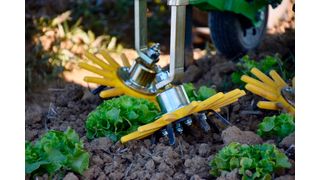 Hackroboter, die mit KI Unkraut erkennen und den Einsatz von Pflanzenschutzmittel reduzieren, sollen künftig verstärkt auf den Feldern in NRW eingesetzt werden. (Bild: Naio Technologies)